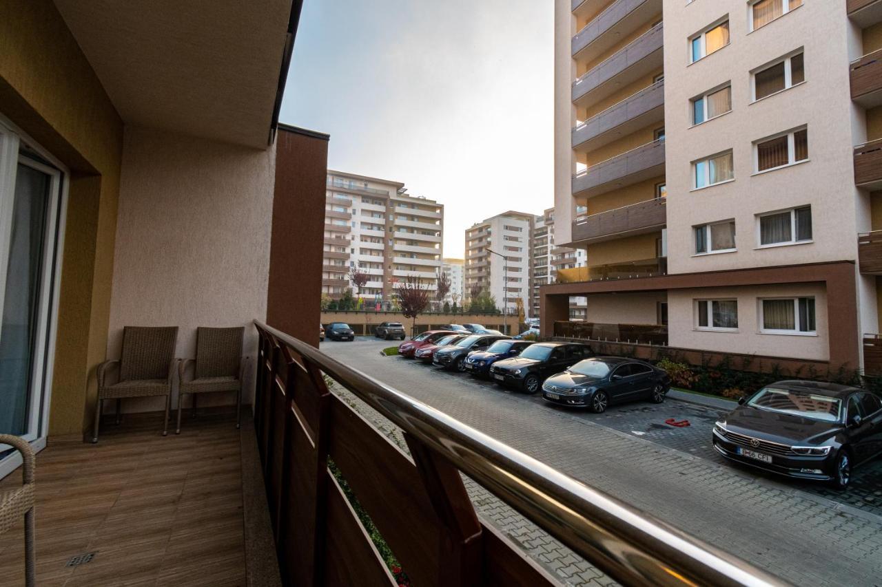 Yan Apartment - Near Mall & Free Private Parking Brasov Luaran gambar