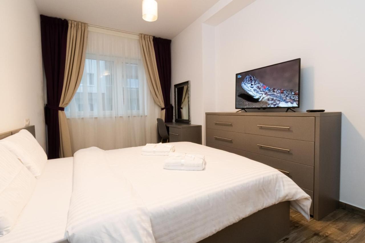 Yan Apartment - Near Mall & Free Private Parking Brasov Luaran gambar