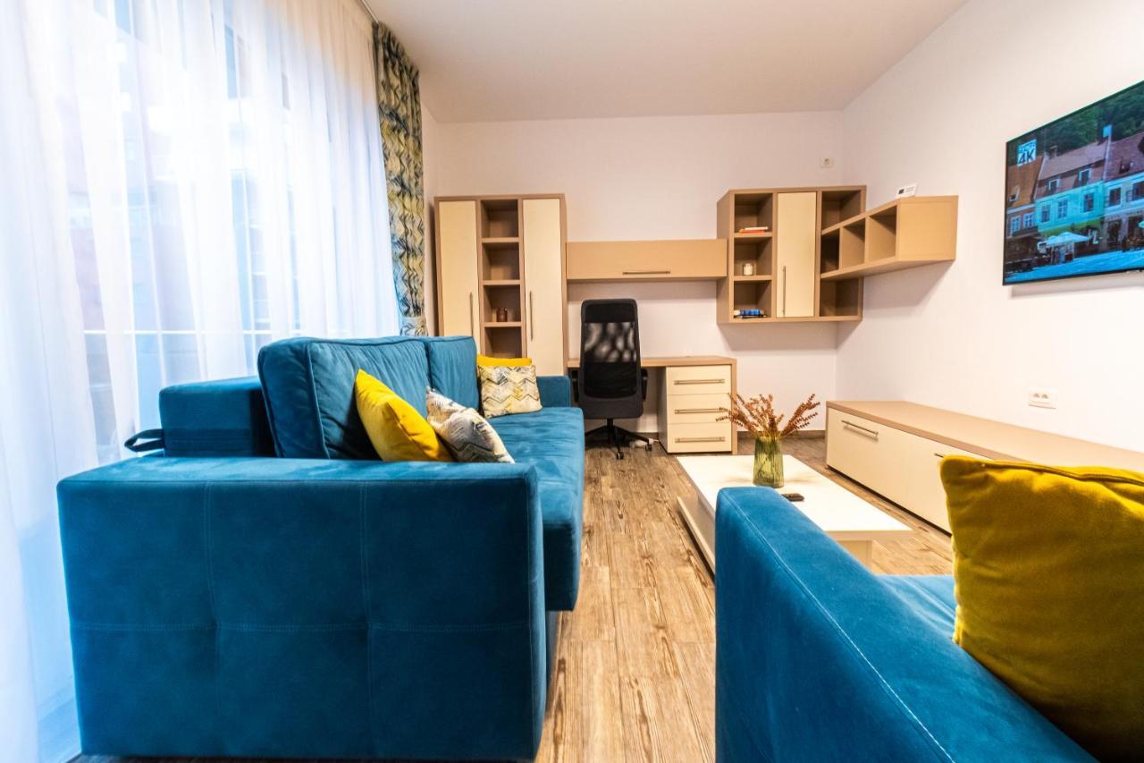 Yan Apartment - Near Mall & Free Private Parking Brasov Luaran gambar