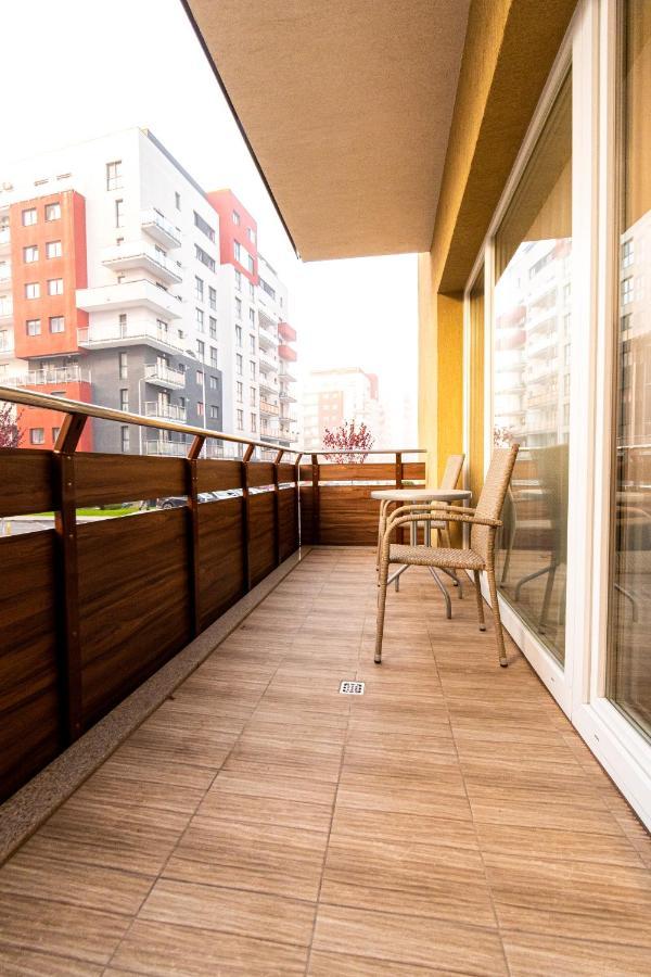 Yan Apartment - Near Mall & Free Private Parking Brasov Luaran gambar