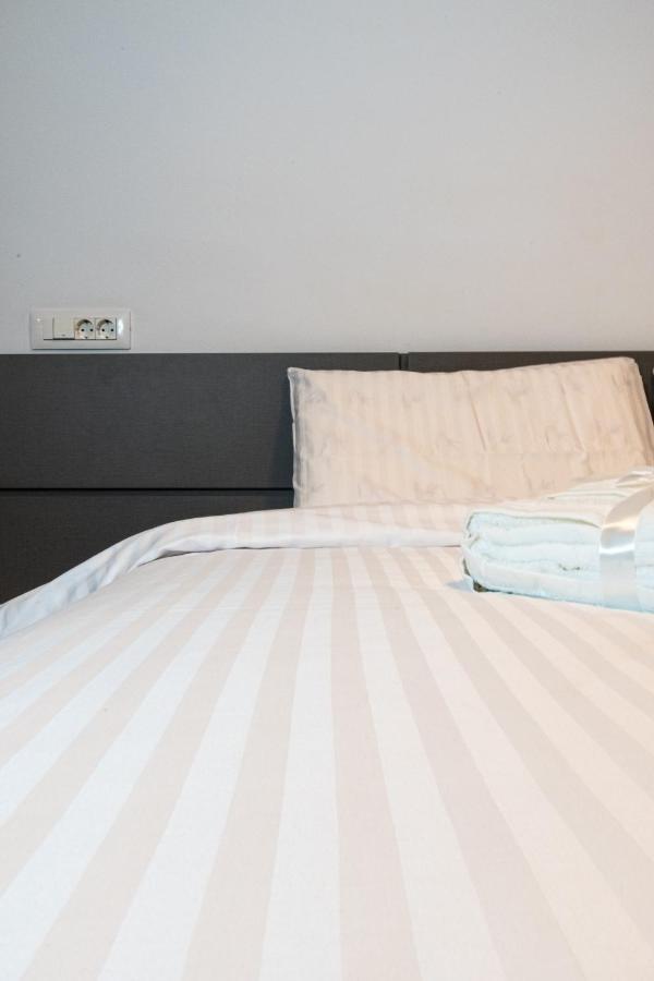 Yan Apartment - Near Mall & Free Private Parking Brasov Luaran gambar